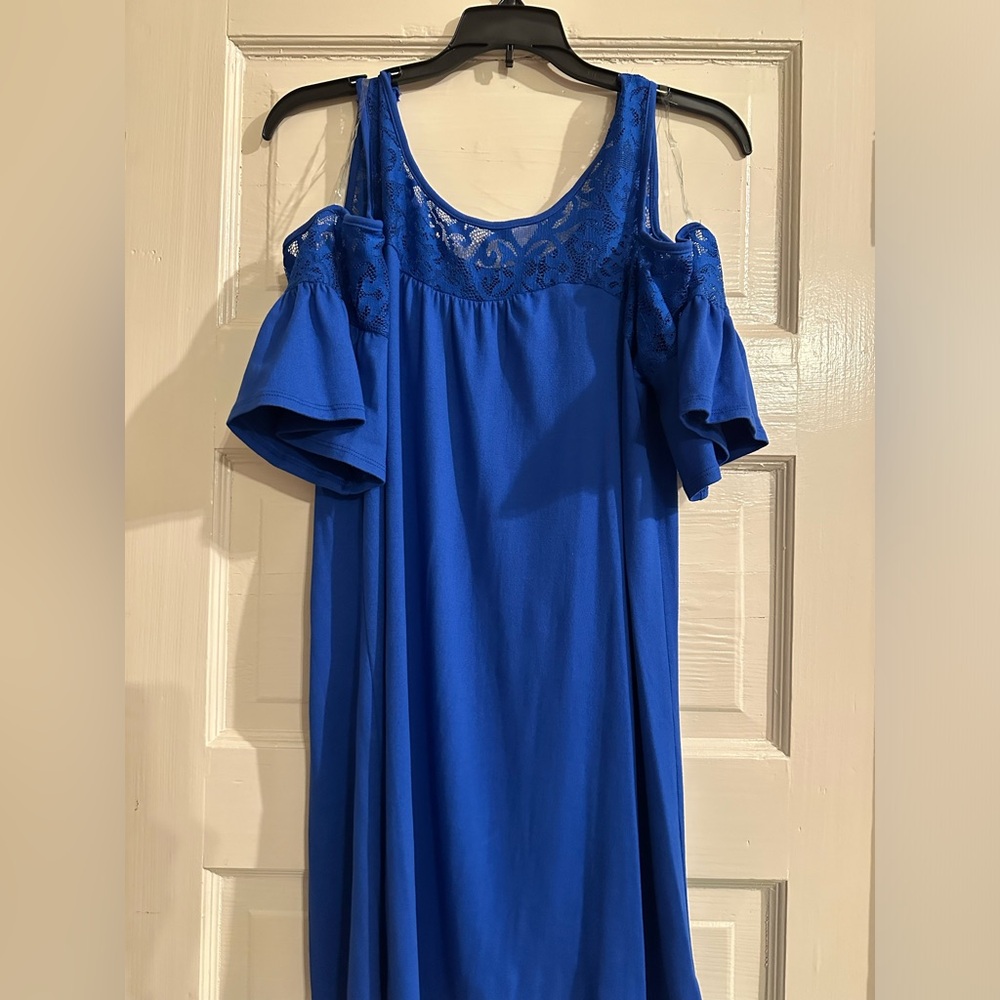 Three junior girls dressy dresses :silver size 7, blue size M, lt blue/blk sz 5